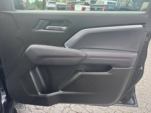 Used 2025 Chevrolet Colorado Z71 w/ Technology Package AWD/4WD image 14