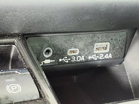 Used 2025 Subaru Outback Premium AWD/4WD image 18