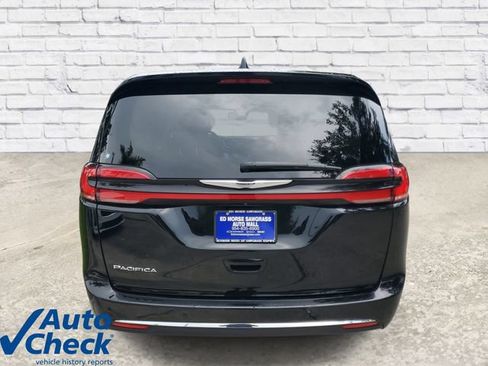 Used 2024 Chrysler Pacifica Touring-L FWD image 3