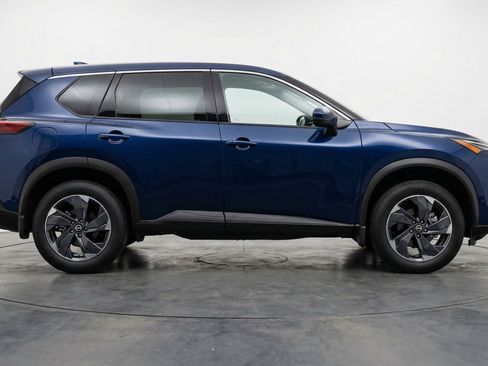 Used 2025 Nissan Rogue SV image 11