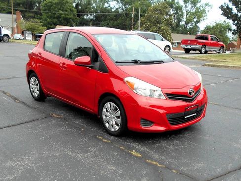 Used 2014 Toyota Yaris L FWD image 3