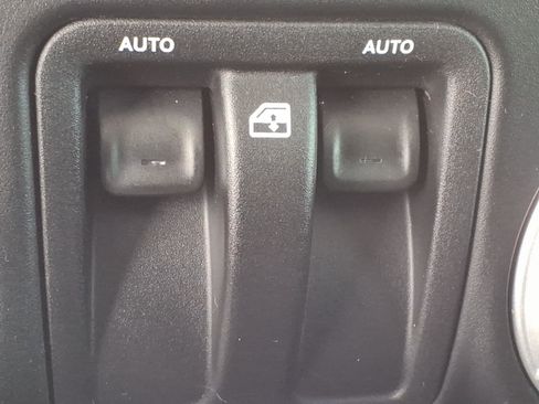 Used 2011 Jeep Wrangler Sahara w/ Dual Top Group AWD/4WD image 29