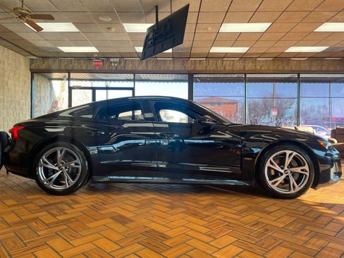 Used 2023 Audi e-tron GT Premium Plus image 6