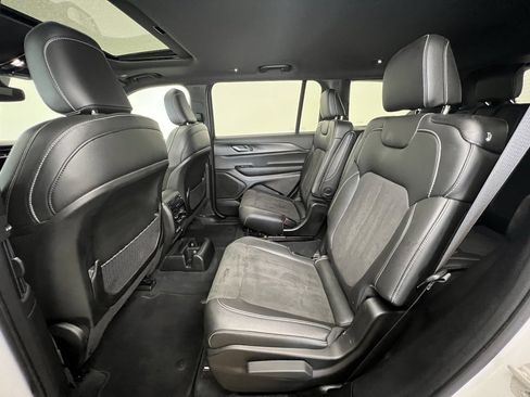 Used 2024 Jeep Grand Cherokee L Altitude image 5