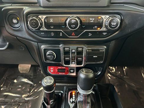 Used 2019 Jeep Wrangler Unlimited Rubicon w/ LED Lighting Group AWD/4WD image 28