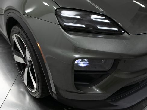 New 2026 Porsche Macan 4S Electric AWD/4WD image 12