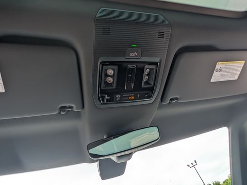 Used 2025 Volkswagen ID. Buzz Pro S Plus RWD image 30