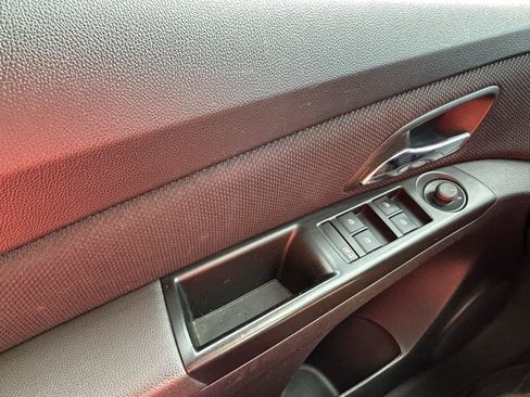 Used 2014 Chevrolet Cruze LT FWD image 28