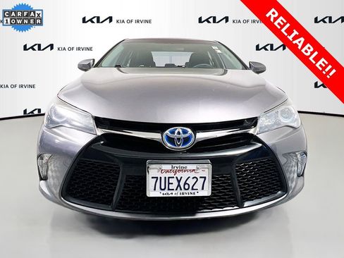 Used 2017 Toyota Camry SE image 2