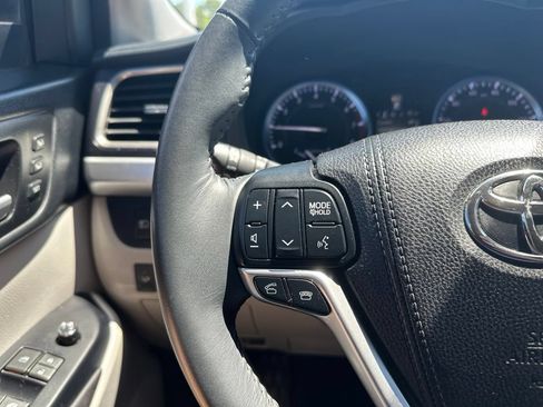 Used 2016 Toyota Highlander Limited AWD/4WD image 22