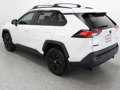 Used 2025 Toyota RAV4 XLE FWD image 9
