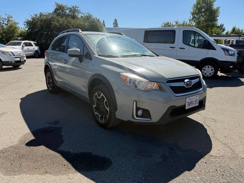 Used 2017 Subaru Crosstrek 2.0i Premium AWD/4WD image 7