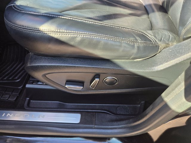 Used 2017 Lincoln MKC Select w/ Select Plus Package FWD image 14
