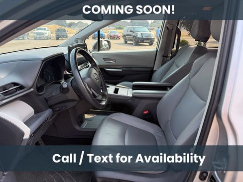 Used 2022 Toyota Sienna XLE w/ XLE Plus Package FWD image 8