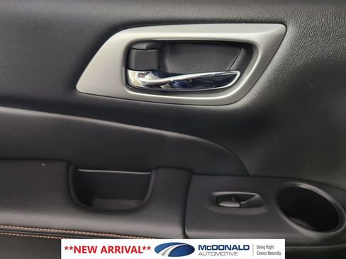 Used 2019 Nissan Pathfinder SL w/ Rock Creek Edition FWD image 17