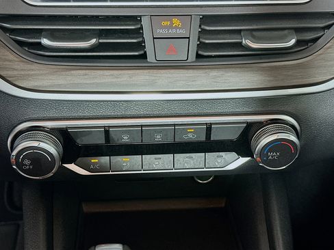 Used 2025 Nissan Altima 2.5 SV image 22