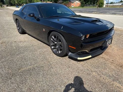 Used 2022 Dodge Challenger R/T Scat Pack RWD image 2