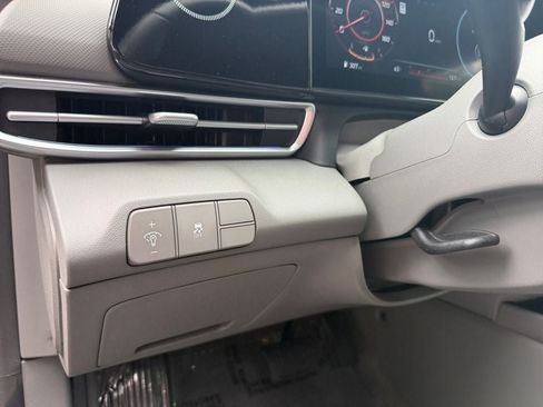 Used 2025 Hyundai Elantra SEL FWD image 19
