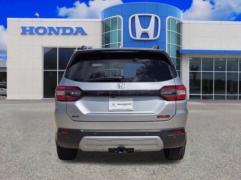 Used 2025 Honda Pilot TrailSport image 4