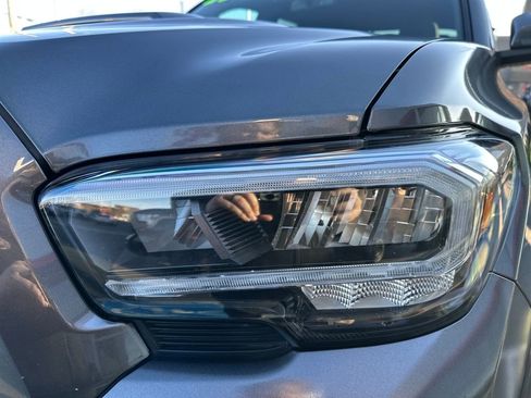 Used 2023 Toyota Tacoma TRD Sport image 9