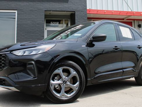 Used 2024 Ford Escape ST-Line w/ Cold Weather Package FWD image 4