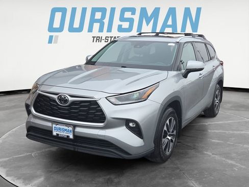 Used 2021 Toyota Highlander XLE image 2