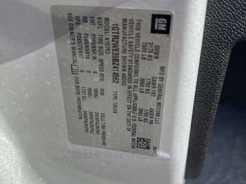 Used 2011 GMC Sierra 1500 SLT w/ Suspension Package, Off-Road image 6