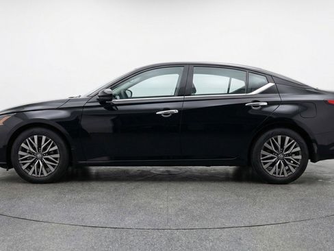 Used 2025 Nissan Altima 2.5 SV FWD image 5