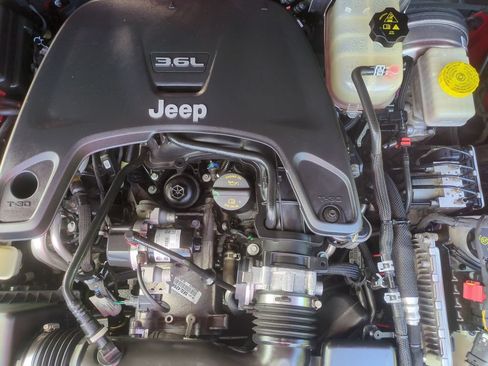 Used 2021 Jeep Wrangler Unlimited Sahara AWD/4WD image 22
