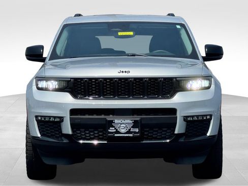 Used 2023 Jeep Grand Cherokee L Limited w/ Black Appearance Package AWD/4WD image 2