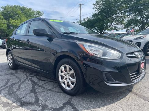 Used 2013 Hyundai Accent GLS FWD image 3