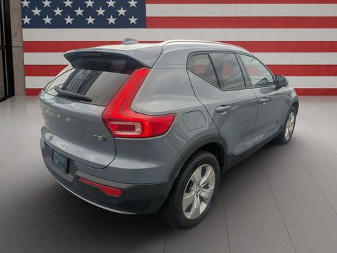 Used 2022 Volvo XC40 T5 Momentum AWD/4WD image 5