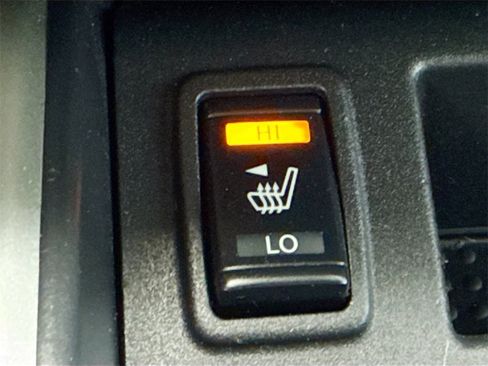 Used 2019 Nissan Titan SV w/ SV Convenience Package image 21