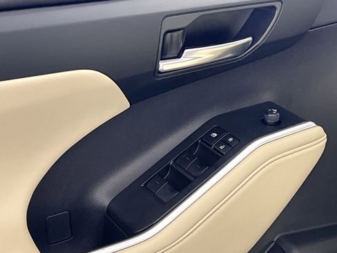 Used 2023 Toyota Highlander XLE image 15