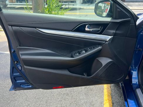 Used 2021 Nissan Maxima 3.5 SV w/ Floor Mat Group FWD image 11