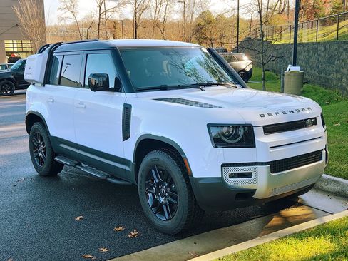 Used 2025 Land Rover Defender 110 S image 10