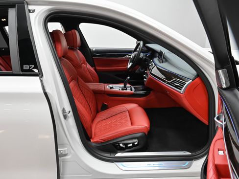Used 2022 BMW ALPINA B7 xDrive w/ Luxury Rear Seating Package image 48