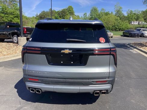 Used 2024 Chevrolet Traverse LT AWD/4WD image 3