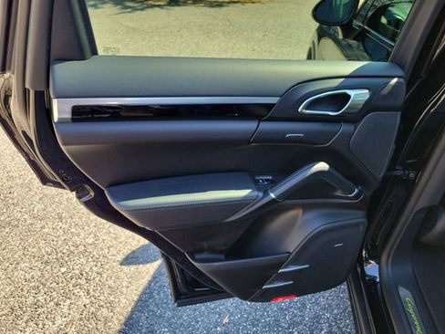 Used 2018 Porsche Cayenne S image 29