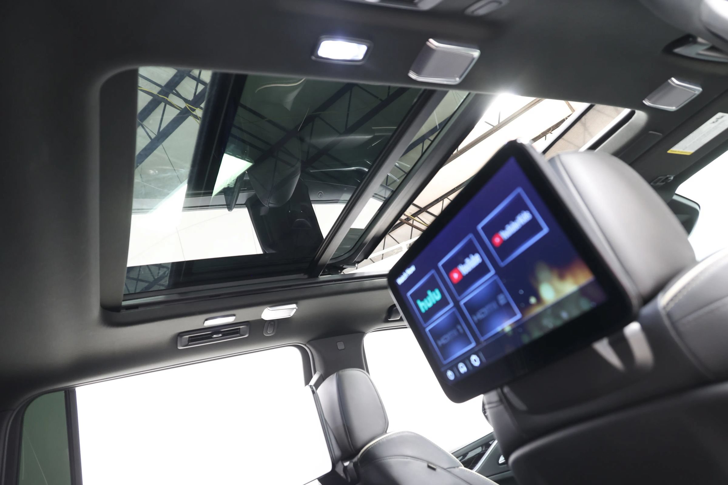 Used 2023 Cadillac Escalade ESV Sport w/ LPO, ONYX Package AWD/4WD image 99
