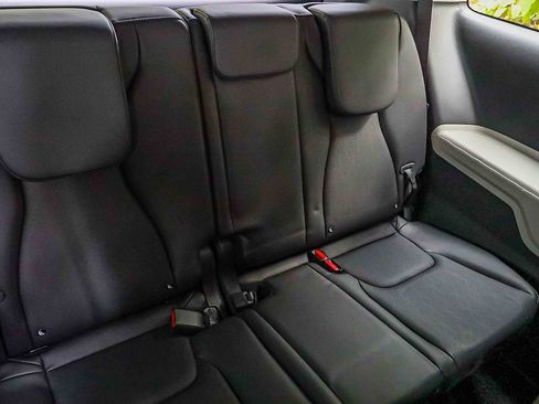 Certified 2023 Kia Carnival LX image 27