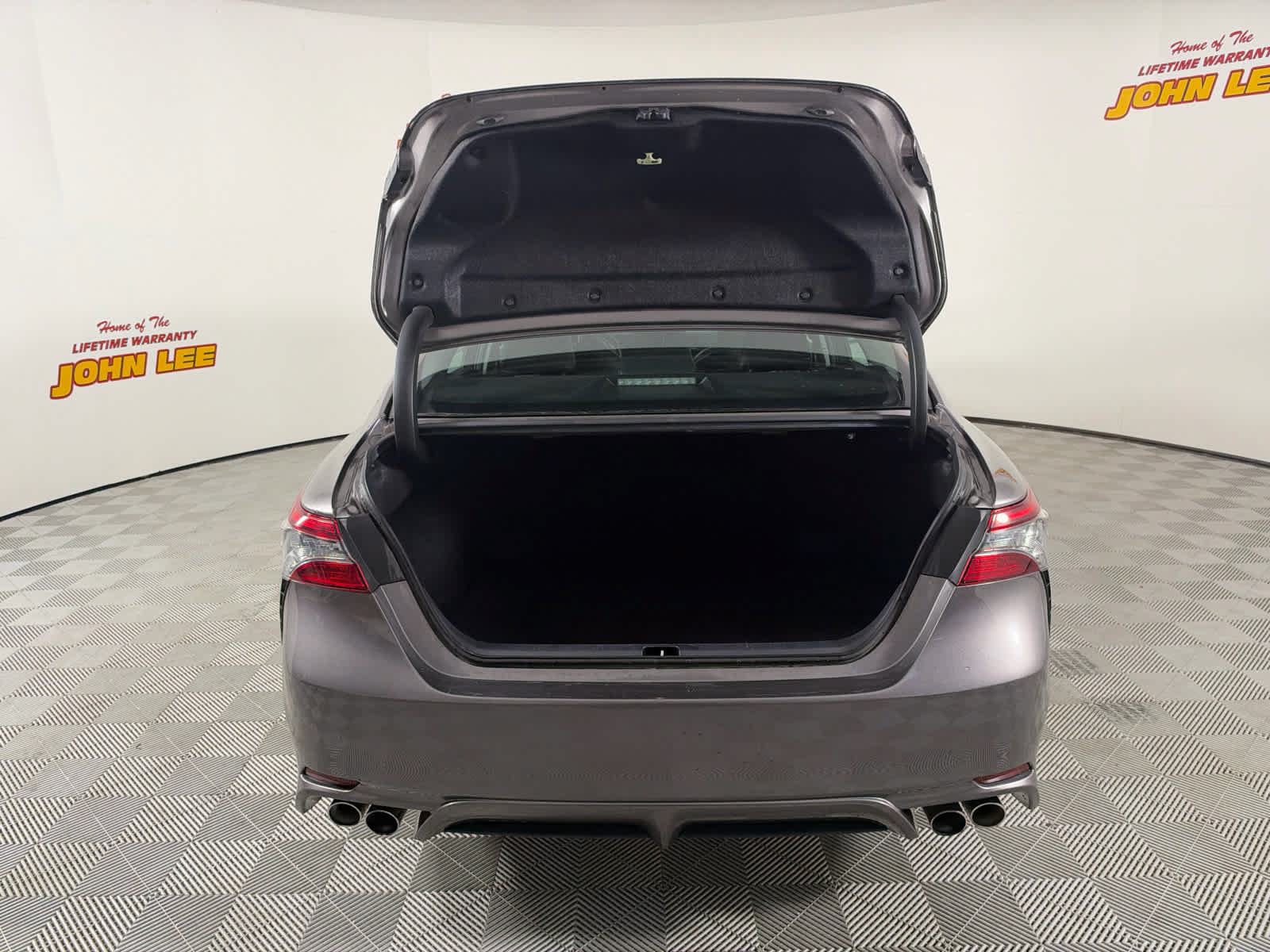 Used 2024 Toyota Camry XSE FWD image 5