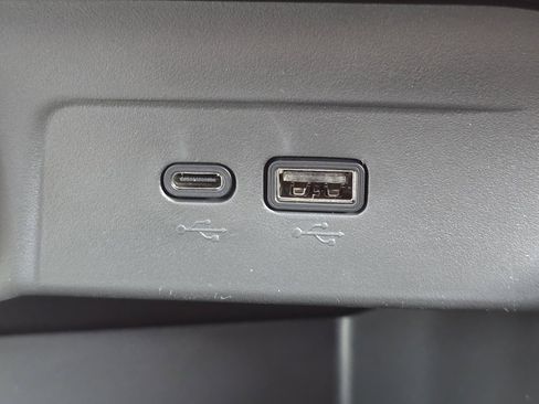 Certified 2025 Chevrolet Trax RS w/ Driver Confidence Package image 8