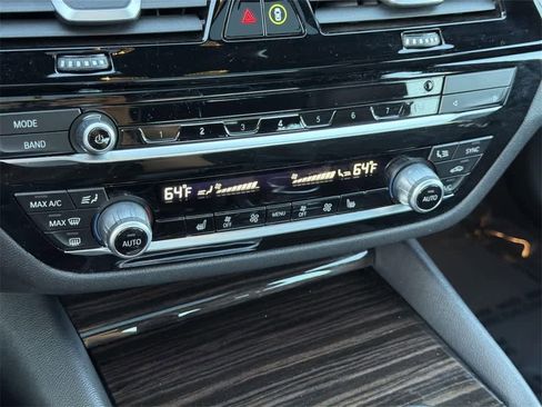 Used 2023 BMW 530e xDrive image 17