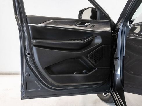 Used 2024 Jeep Grand Cherokee L Limited w/ Luxury Tech Group II AWD/4WD image 8