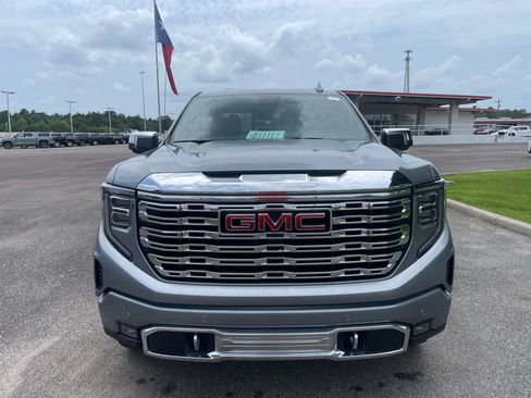 Used 2024 GMC Sierra 1500 Denali w/ Technology Package AWD/4WD image 3