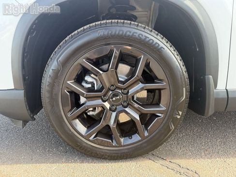 Used 2025 Honda Pilot Touring image 10