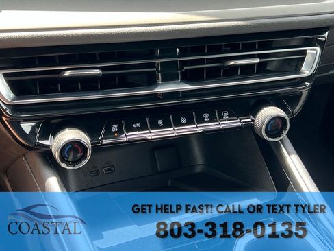 Used 2025 Chevrolet Traverse LT FWD image 50