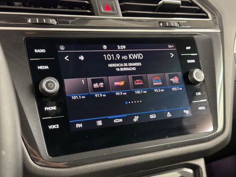 Used 2024 Volkswagen Tiguan SE image 23