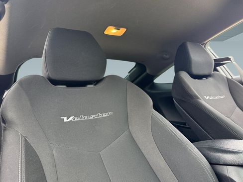 Used 2017 Hyundai Veloster FWD image 26